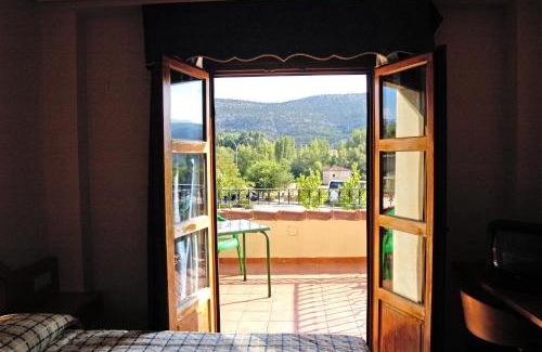 Santo Domingo de Silos Hotel | Discover Comfort at Hotel Silos 2000: Pet Friendly & Breakfast