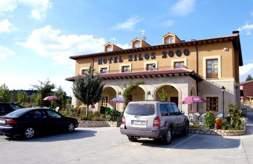 Santo Domingo de Silos Hotel | Discover Comfort at Hotel Silos 2000: Pet Friendly & Breakfast