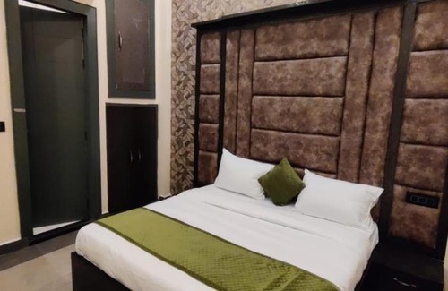 Mathura Hotel | Pet-Friendly Hotel Silverkey Elite - Rated 10/10 by Guests