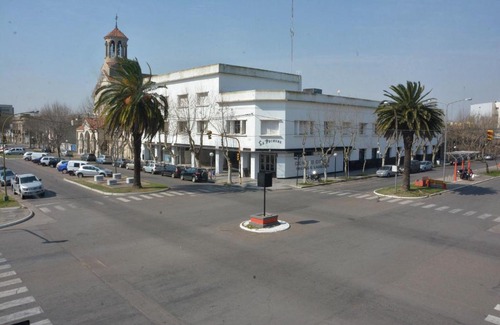 Trenque Lauquen Hotel | Budget-Friendly Stay at Hotel Simón with Restaurant & Breakfast