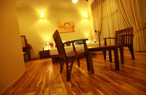 Nuwaragam Palatha Central Hotel | Discover Comfort at Hotel Sinharagama with Pool & Breakfast