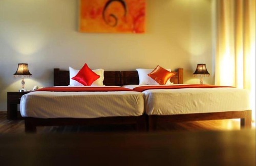 Nuwaragam Palatha Central Hotel | Discover Comfort at Hotel Sinharagama with Pool & Breakfast