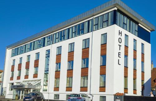 Skive Hotel | Pet-Friendly Retreat at Hotel Skivehus with Breakfast Included
