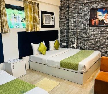 Mahipalpur Extension Bed & Breakfast | Budget-Friendly Hotel Sky View: Near Delhi Airport & Accessible