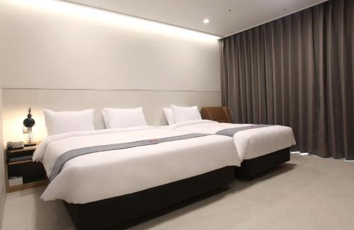 Gwanpyeong-dong Hotel | Experience Comfort at Hotel Skypark DaejeonⅠ – 8.5/10 Rated