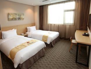 Gwanghui-dong Hotel | Discover Hotel Skypark Dongdaemun I: 4-Star Family Retreat