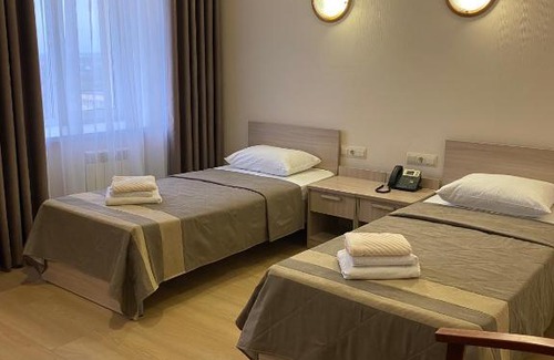 Staryy Oskol Hotel | Discover Hotel Slavyanka: Family-Friendly with Pool & Hot Tub
