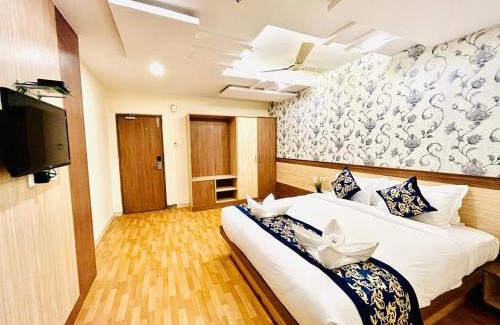 Shamshabad House | Convenient Pet-Friendly Stay at Hotel SM Deccan Park