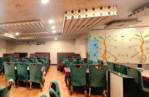 Shamshabad House | Convenient Pet-Friendly Stay at Hotel SM Deccan Park