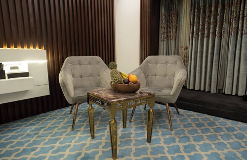 Dal Lake Hotel | Discover Hotel Snowland Srinagar: Family-Friendly Comfort