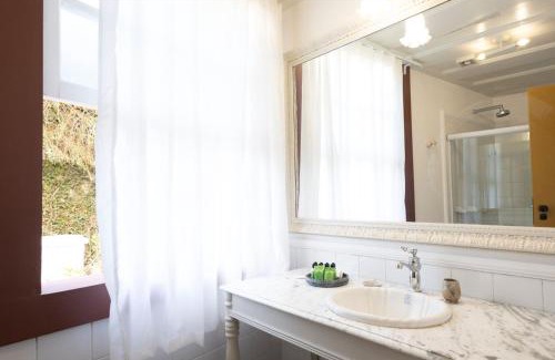 Ouro Preto Hotel | Relax at Hotel Solar do Rosário: 5-Star Oceanfront Bliss