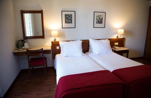 Setubal Hotel | Oceanfront Escape at Hotel Solaris with Amazing Amenities