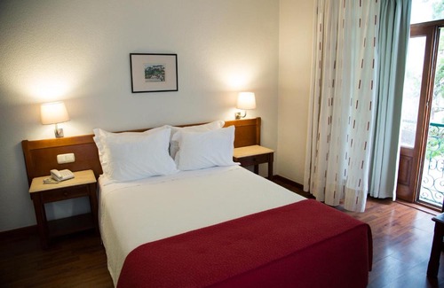 Setubal Hotel | Oceanfront Escape at Hotel Solaris with Amazing Amenities