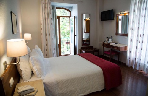 Setubal Hotel | Oceanfront Escape at Hotel Solaris with Amazing Amenities