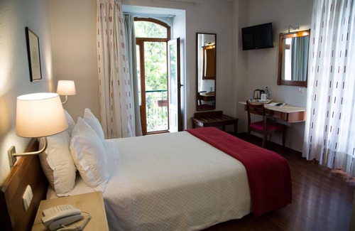 Setubal Hotel | Experience Comfort at Hotel Solaris with Spa & Breakfast