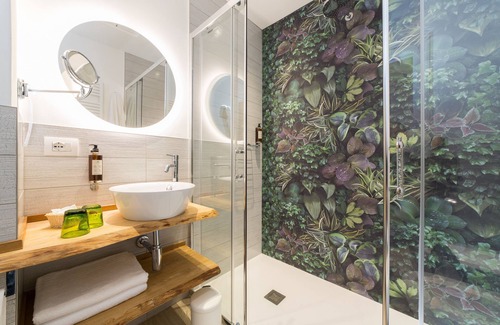 Milano Marittima Hotel | Discover Hotel Solemare: Ocean View with Spa & Pool Access