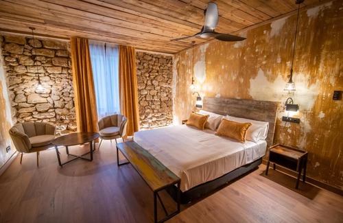 Valderrobres Hotel | Relax at HOTEL SOMNIFABRIK: Top Amenities & 9.2/10 Rated