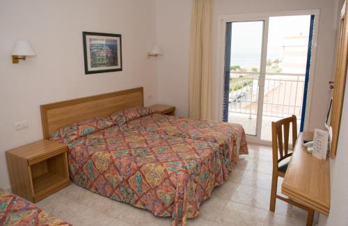 Pineda de Mar Hotel | Relax at Hotel Sorrabona with Pool and Oceanfront Views