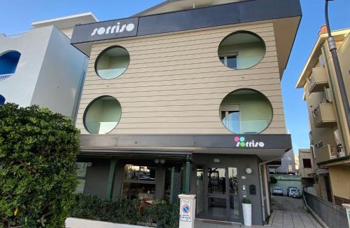 Fogliano Marina Hotel | Hotel Sorriso: Oceanfront Escape with Perfect Guest Rating