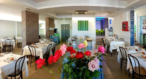 Fogliano Marina Hotel | Hotel Sorriso: Oceanfront Escape with Perfect Guest Rating