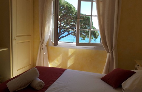 Plage de la Garonnette Hotel | Relax at Hotel & Spa La Villa with Oceanfront Amenities