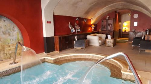 Arles City Centre Hotel | Relax at Hotel Spa Le Calendal: Rated 8.7 with Hot Tub