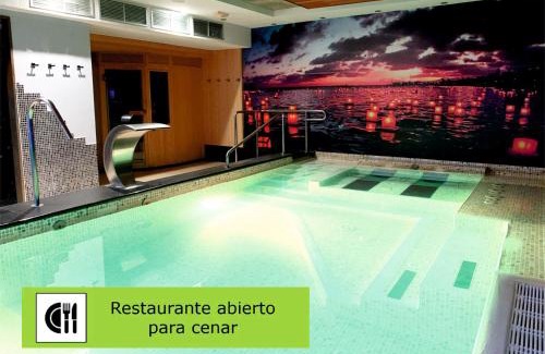 Old Town Hotel | Relax at Hotel Spa QH Centro León with Pool & Hot Tub