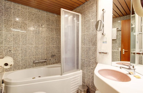 Kurpark Hotel | Discover Hotel Spahr: Guest Rated 8.6 & Family-Friendly Amenities