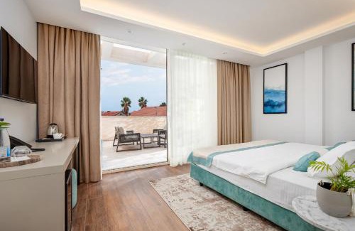 Tivat Hotel | Discover Hotel Splendido Bay: 4-Star Oceanfront Retreat