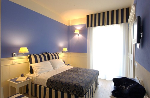 Villamarina Hotel | Discover Hotel Sport & Residenza: 4-Star Ocean View Retreat