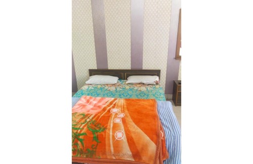 Gobind Dham House | Cozy Hotel Sriman Palace: Family & Pet-Friendly Retreat