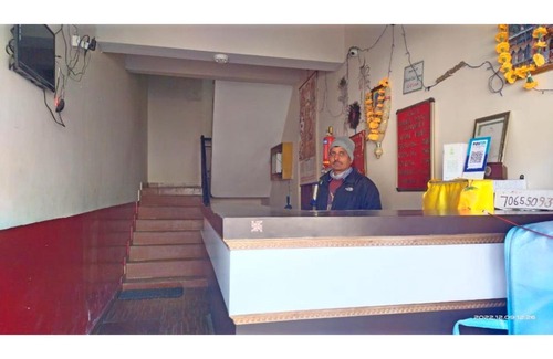 Gobind Dham House | Cozy Hotel Sriman Palace: Family & Pet-Friendly Retreat