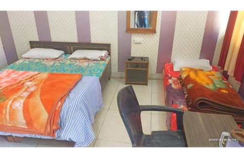 Gobind Dham House | Cozy Hotel Sriman Palace: Family & Pet-Friendly Retreat