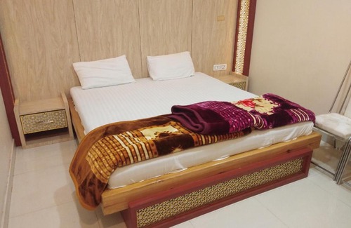 Hardoi Hotel | Cozy Hotel SRJ Lawn: Enjoy Complimentary Breakfast