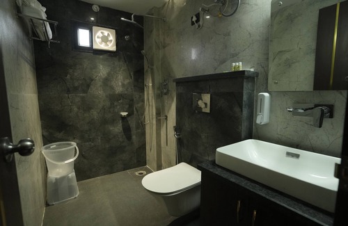 Gomti Nagar Hotel | Hotel SS4 Crystals