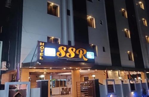 Dwaraka Nagar Hotel | Discover Hotel SSR: Family-Friendly with Breakfast & Hot Tub
