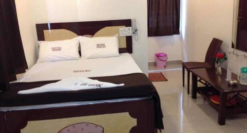 Dwaraka Nagar Hotel | Discover Hotel SSR: Family-Friendly with Breakfast & Hot Tub