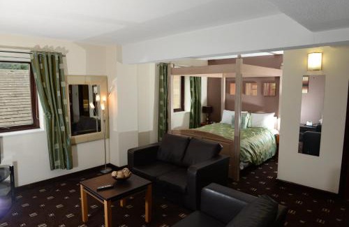 Newmillerdam Hotel | Discover Hotel St Pierre: Pet-Friendly & Family Welcoming