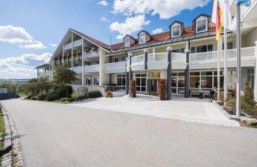 Bad Griesbach im Rottal Hotel | Elegant Hotel St. Wolfgang: 5-Star Comfort by the Ocean