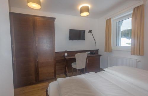 Unterach am Attersee Hotel | Relax at Hotel Stadler am Attersee with Oceanfront Views