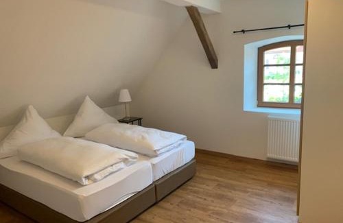 Herrnwahlthann Hotel | Discover Hotel Stanglbräu: Pet-Friendly Retreat with Dining