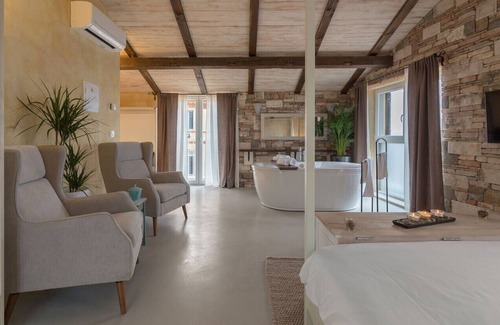 Izola Hotel | Discover Hotel Stara šola: Pool, Breakfast & 10/10 Reviews