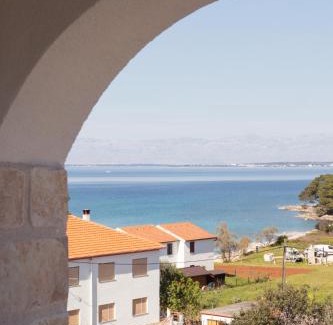 Batalaza Hotel | Charming Villa Stari Dvor: Oceanfront & Pet Friendly Retreat