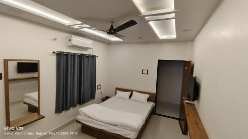 Khambhaliya Hotel | Family-Friendly HOTEL STAY INN on Jamnagar Dwarka Highway