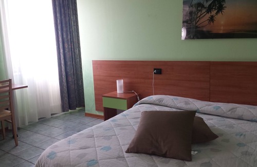 Paratico Hotel | Discover Comfort at Hotel Stazione with Pool & Restaurant