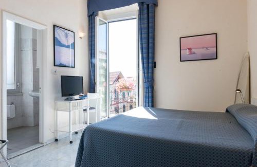 Rapallo Hotel | Discover Oceanfront Bliss at Hotel Stella with Hot Tub