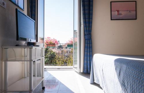 Rapallo Hotel | Discover Oceanfront Bliss at Hotel Stella with Hot Tub