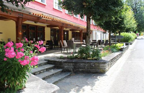 Unterwasser Hotel | Welcoming Hotel Sternen Unterwasser with Hot Tub & Pool
