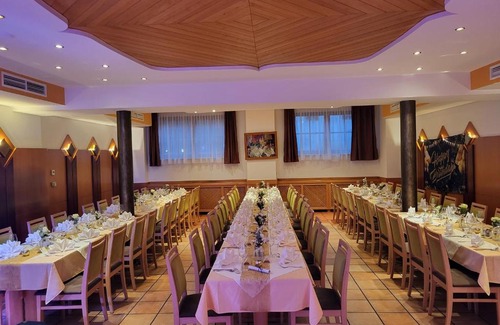 Krieglach Hotel | Discover Hotel Stocker: Pet-Friendly Retreat with Pool