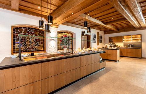 Reith im Alpbachtal Hotel | Discover Hotel Stockerwirt: Pet-Friendly Retreat with Hot Tub